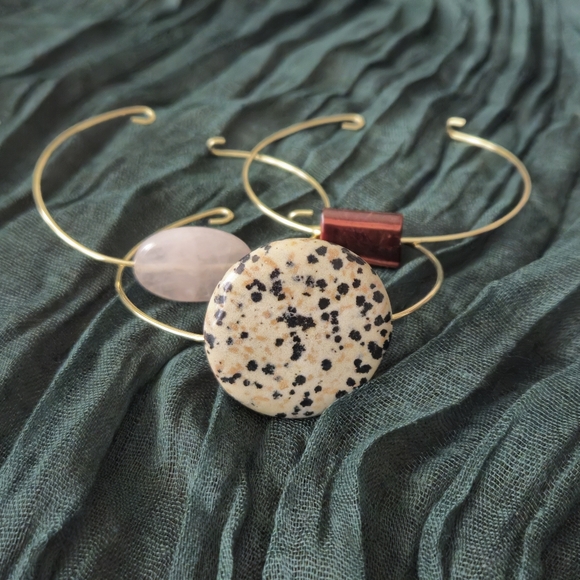 Set of 3 gold tone hook bracelets with stones size small - Picture 1 of 3